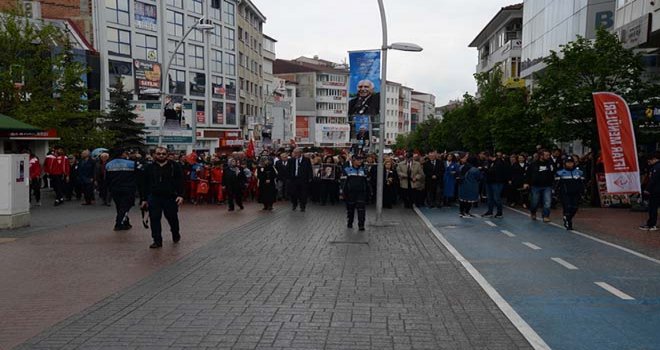  Bolu İzzet Babasına Şükranlarını sunuyor…..