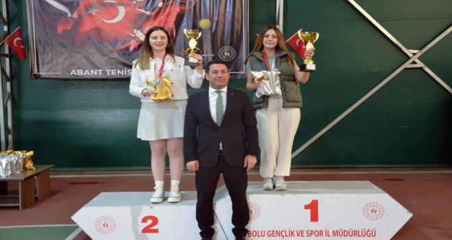 120 sporcunun katıldığı tenis turnuvası sona erdi