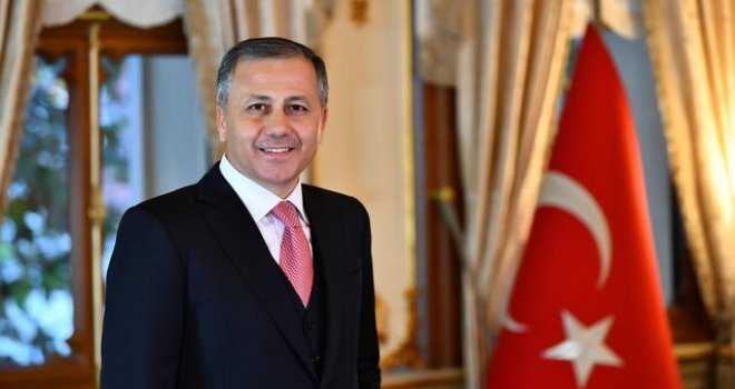 İÇİŞLERİ BAKANI ALİ YERLİKAYA ; '37 ilde düzenlenen ‘KALKAN-4”’Operasyonları kapsamında 192 göçmen kaçakçılığı organizatörü ve 4 bin 568 düzensiz göçmen yakalandı'