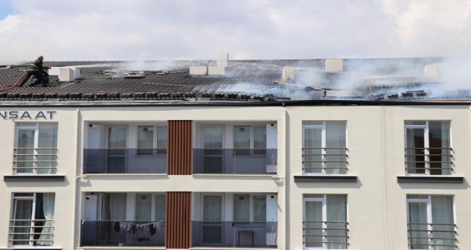 5 katlı apartmanın çatısı alev alev yandı