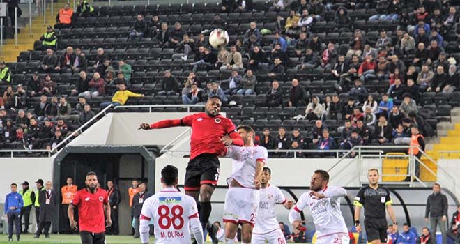 9 kişilik takımı yenemedik!