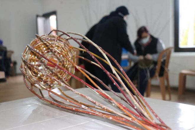 50 yıllık usta, ağacı sepete dönüştürecek yeni ustalara ders vermeye