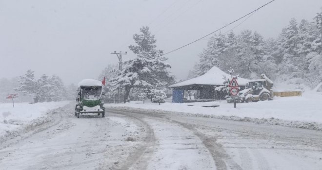 Abant Gölü Milli Parkı’nda kar yağışı 50 santimetreyi geçti…