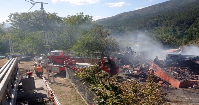 Ahşap ev küle döndü.....