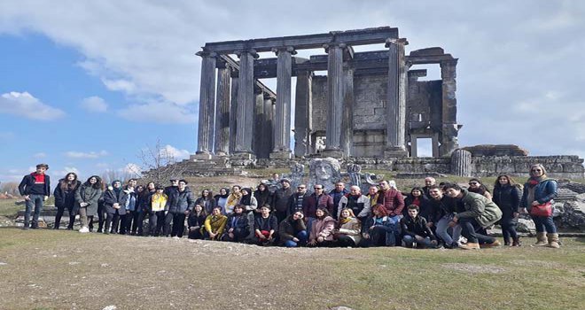 Aizanoi Antik Kenti bayramda Boluluların gözdesi oldu 