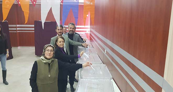 AK Parti delege seçimleri ilçelerle devam ediyor