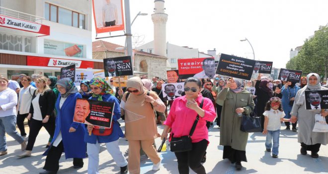 Ak Partili kadınlar Başkan Özcan'ı protesto etti 
