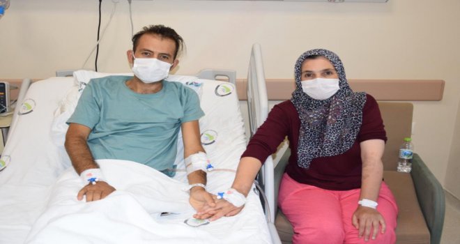 Annesinin böbreği ile yaşama yeniden bağlandı