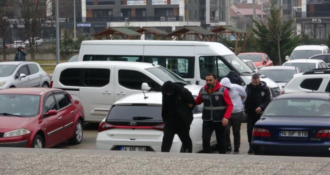 Apartman deposundan 35 bin liralık ışıklandırma malzemesi çaldılar