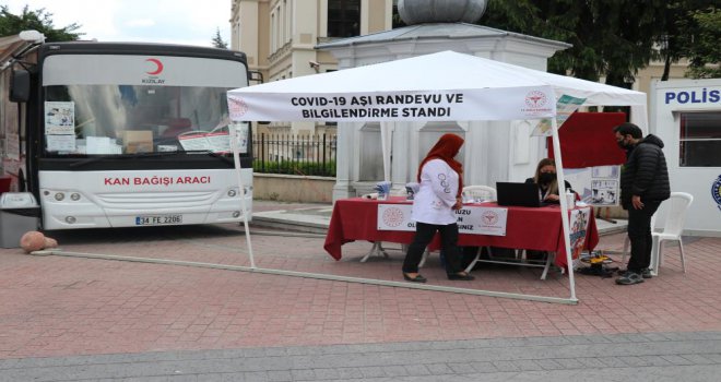 Aşıya karşı vatandaşları bilinçlendirmek için stant açtılar