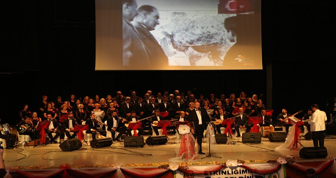 Atatürk, sevdiği türkülerle anıldı