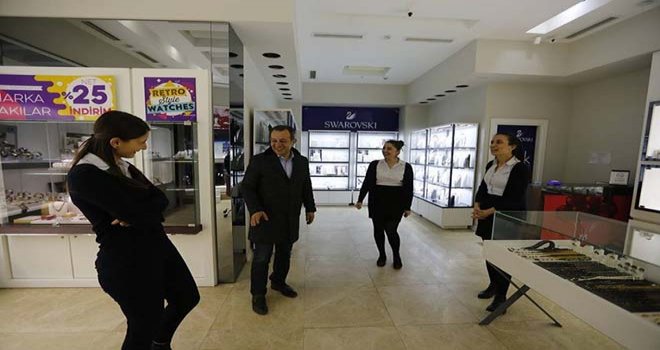 AVM ESNAFINDAN ÖZCAN'A BÜYÜK DESTEK