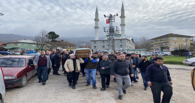 Babası otomobilde yatarak beklemişti, genç yaşta hayatını kaybetti
