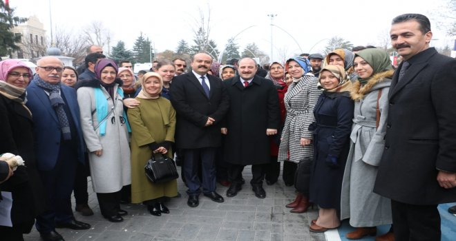 BAKAN VARANK DA ELİ BOŞ GELMEDİ