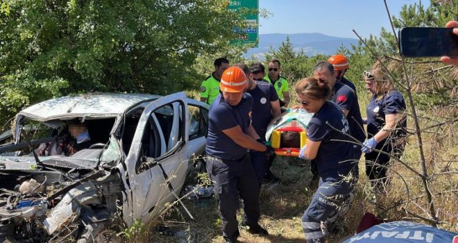 Bariyerleri aşarak 200 metre savruldu, defalarca takla attı: 5 yaralı