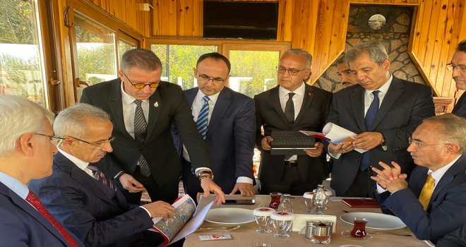 BAŞKAN ABDULLAH ALEMDAR BOLU’NUN ULAŞIM KONUSUNDAKİ TALEPLERİNİ  BAKAN ABDULKADİR URALOĞLU’NA İLETTİ
