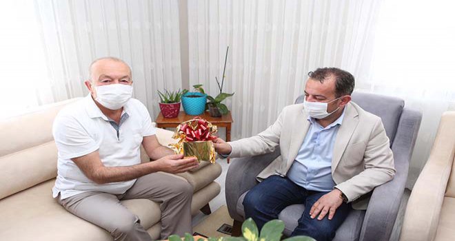 Başkan Özcan’dan Babalar Günü ziyaretleri: İlk o babalara koştu…