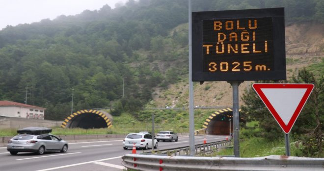 Bayram tatilinde Bolu Dağı Tüneli’nden 1 milyon 21 bin 945 araç geçiş yaptı