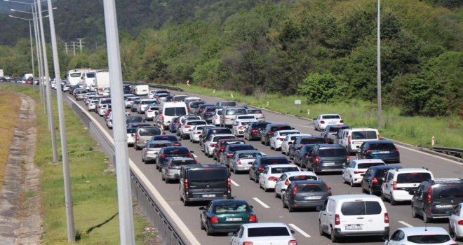 Bayram tatilinin bitmesiyle Bolu geçişinde trafik durma noktasına geldi