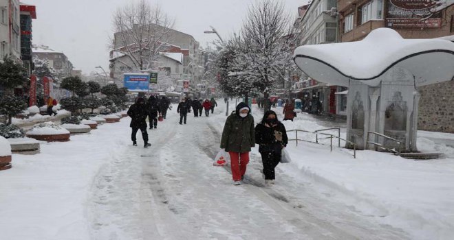 Beklenen kar tüm ihtişamıyla geldi 