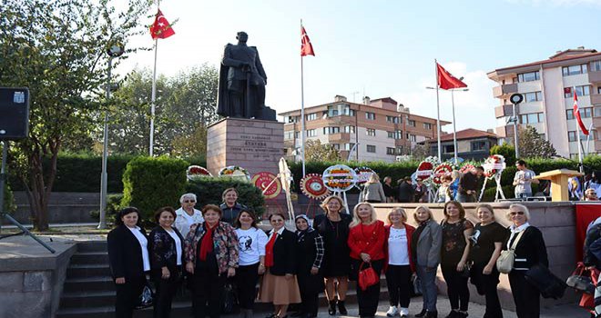 “Biz bu haklara Atatürk sayesinde ulaştık ve onun açtığı yolda ışığında yürüyeceğiz”