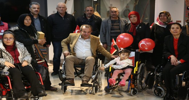 Bolu Belediyesi tekerlekli sandalye yardımlarını sürdürüyor