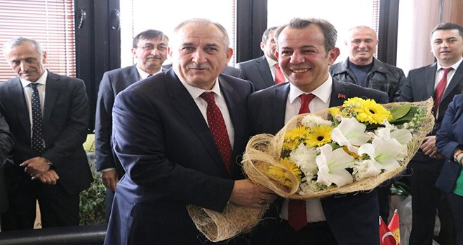 Bolu Belediyesi'nde devir teslim töreni yapıldı