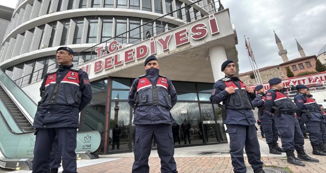 Bolu Belediyesi’nde jandarma ekipleri inceleme çalışmasını bitirdi: Evraklar götürüldü
