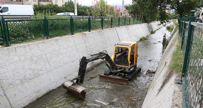 Bolu Belediyesi’nden dere temizliği