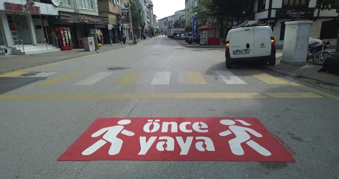 Bolu Belediyesi’nden sürücülere uyarı: ‘Önce Yaya’