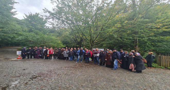 Bolu Belediyesi’nin etkinliğiyle 60 kişi Yedigöller’in eşsiz doğasını keşfetti