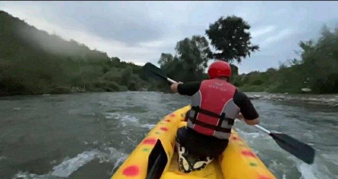 Bolu Çayı'nı kanoyla geçtiler 