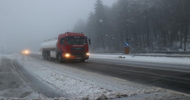 Bolu Dağı beyaza büründü: Kar kalınlığı 10 santimetreye ulaştı.......