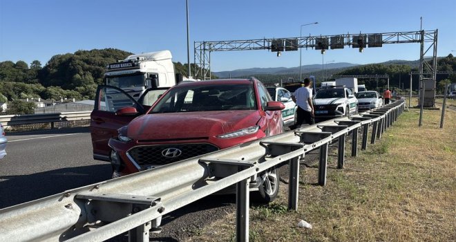 Bolu Dağı Tüneli girişinde otomobil bariyerden bariyere savruldu: 2 yaralı