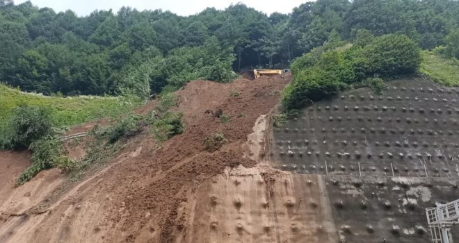 Bolu Dağı Tüneli’nde heyelanın izleri siliniyor....