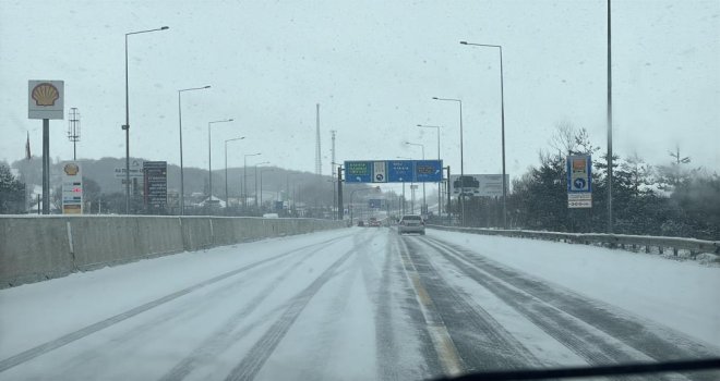 Bolu Dağı’nda hafif kar yağışı devam ediyor..................
