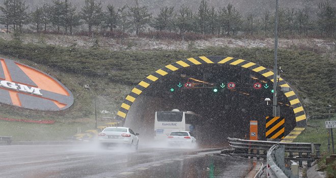 Bolu Dağı’nda kar yağışı devam ediyor…..