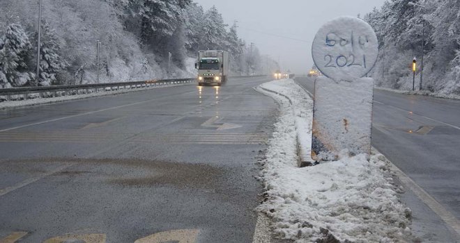 Bolu Dağı’nda kar yağışı etkili oldu…..