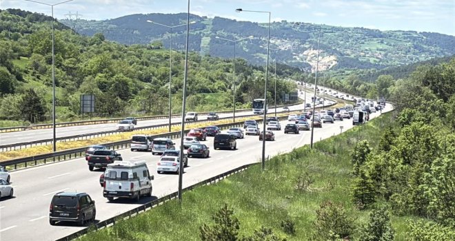 Bolu geçişinde trafik durma noktasına geldi…..