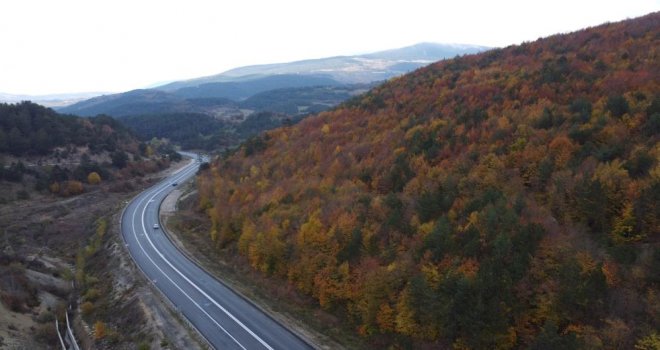 Bolu-Mudurnu kara yolunda sonbahar cümbüşü havadan görüntülendi