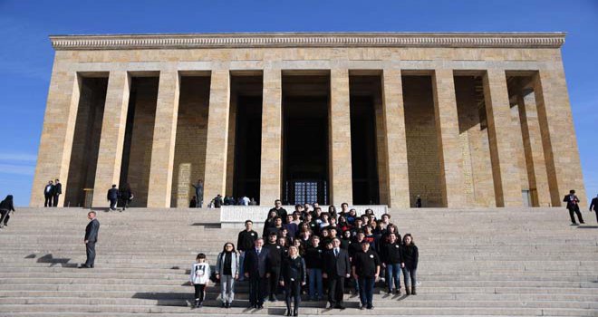 BOLU ÖZEL ÇAMKENT ANADOLU LİSESİ Öğretmeni ve öğrencisi ile birlikte Ata’mızın huzuruna çıktı