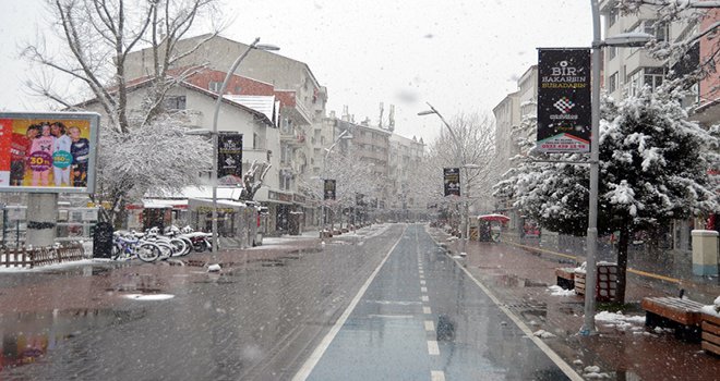 Bolu yağan karla beyaza büründü….