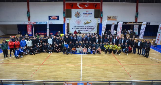 Bolu'da 33 spor kulübüne yüzlerce malzeme dağıtıldı
