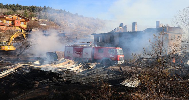 Bolu’da, 4 ev, 3 ahır ve 7 samanlık yangında kül oldu