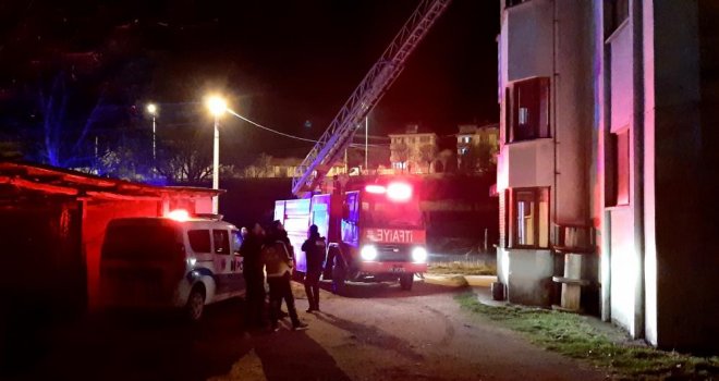 Bolu'da 4 katlı apartmanda yangın paniği........