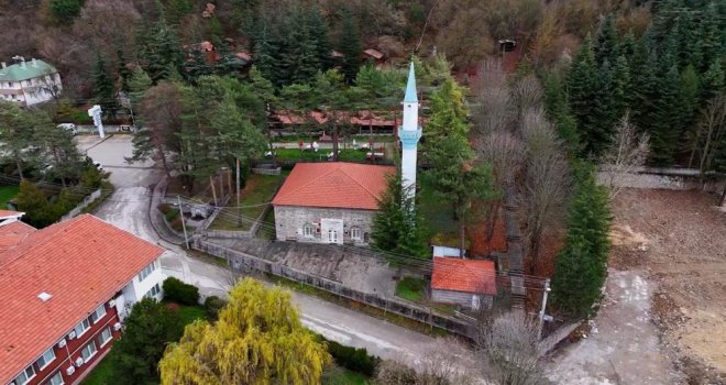 Bolu’da 500 yıllık cami, ilk günkü ihtişamını koruyor