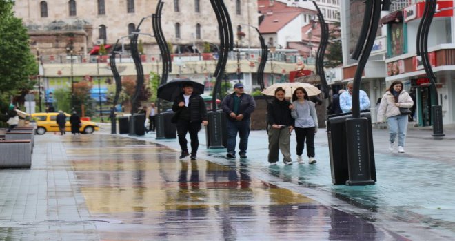 Bolu'da aralıklarla sağanak etkili oluyor.......