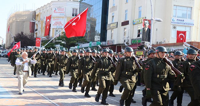 Bolu’da Cumhuriyet Bayramı binlerce kişinin katılımıyla kutlandı.........
