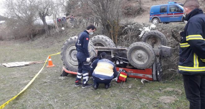 Bolu’da devrilen traktörün altına kalan sürücü öldü....