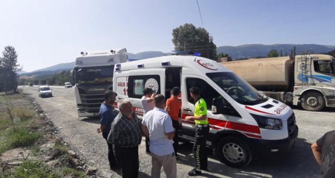 Bolu'da dorseden çıkan tahta parçası kamyon sürücüsüne çarptı